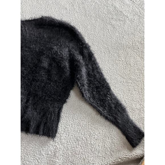 Free People Sweater Small Oversized Cropped Faux Fur Fuzzy Soft V-Neck Black - Picture 7 of 14